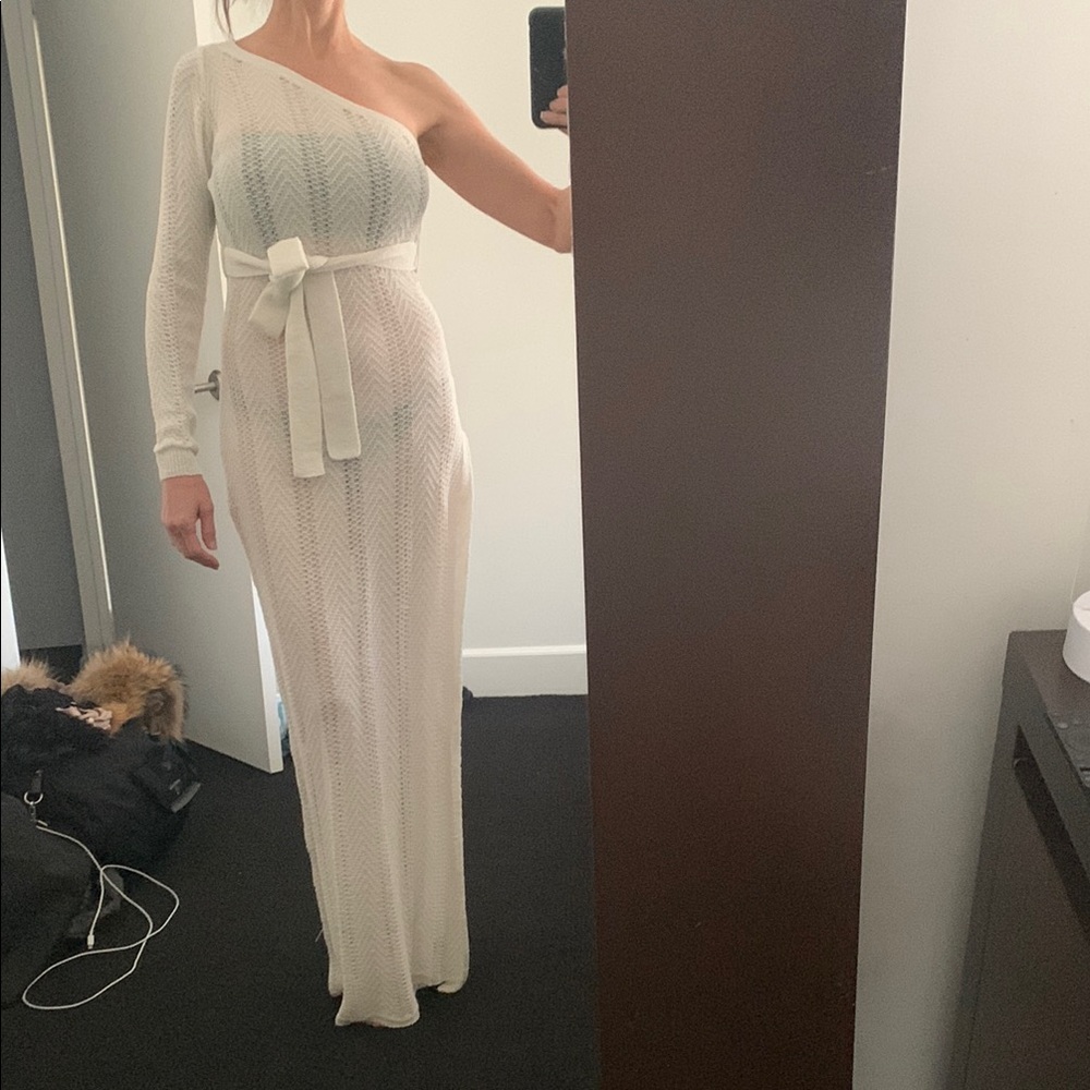 Elegant White One-Shoulder Dress - Picture 1 of 13